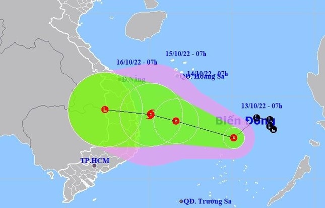 Tropical storm likely to form, threatens central Vietnam this weekend